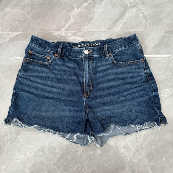 Women’s American Eagle Strigid Curvy Super High Waisted Relaxed Jean Short 12 - Picture 6 of 16